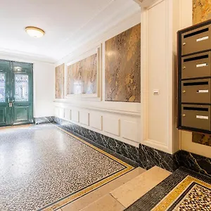 Cozy 16eme - Arc De Triomphe, Champs Elysees & Trocadero Apartment *