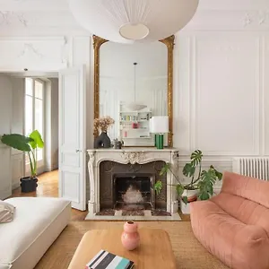 Haussmannien 156m2 Avec Balcon Filant Apartment Paris