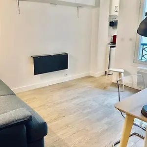 In The Center Of Montmartre Apartment Paris