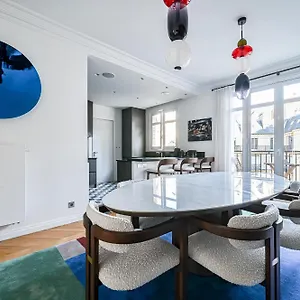 Gorgeous Eiffel Tower - Champs Elysees Apartment Paris