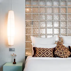 Kube Hotel Parijs