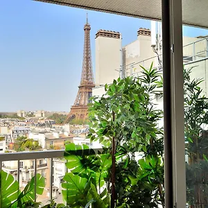 The Eiffel Tower - A Luxurious With Breathtaking Views Of The Eiffel Tower Apartment Paris