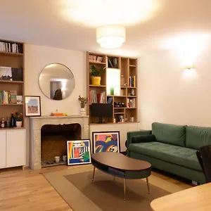 Apartment Charming In Montmartre