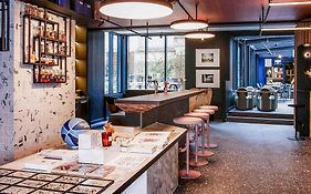 Hotel TRIBE Paris Batignolles Exterior photo
