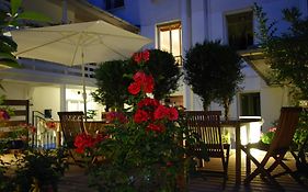Hotel Alhambra Paris Exterior photo