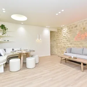 Spacious - 3br-8p - Moulin Rouge Apartment *
