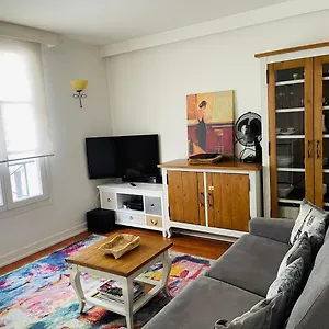 Pleasure Little Treasure - Montmartre Apartment *