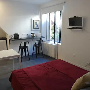 Apartment Cite Pilleux - Cozy In A Private Lane *