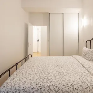 La A Chatelet Apartment *