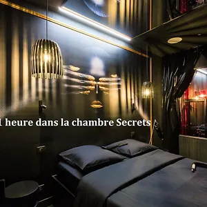 Love hôtel Avec Nuit Insolite Au Dandy Et Jacuzzi Privatise (adults Only) Paris