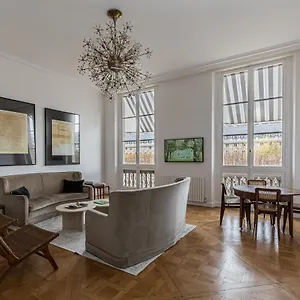 Prestigious Overlooking Palais-royal Garden Apartment Paris