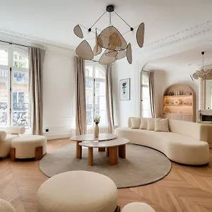 Superbe Haussmannien Aux Prestations Luxueuses