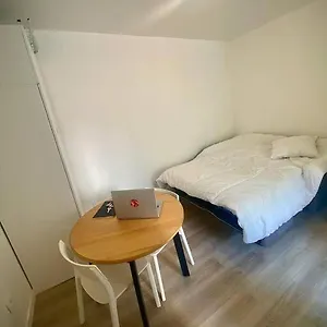 Apartment Studio In Paris