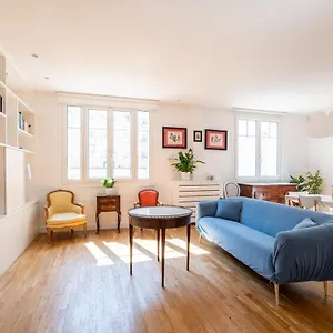 Veeve - Ethereal Light Apartment Paris