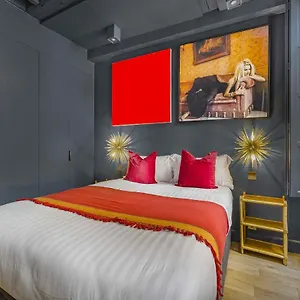 Bleu Nuit Apartment *