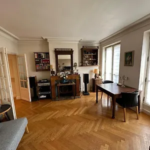 70 Sqm In 75008 * Paris