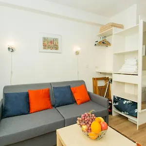 Studio Champs Elysees - Arc De Triomphe Apartment *
