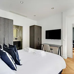 Stunning - 2br-6p - Opera Apartment *