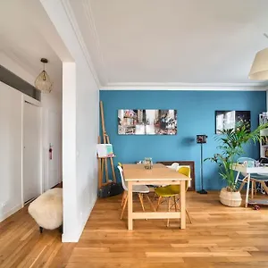 Apartment Spacieux Avec Balcon / Batignolles Paris