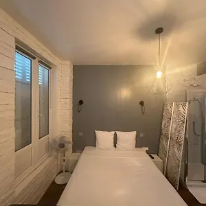 Super Location Meets Charming Studio -ecole Militaries Champ De Mars - 7th Arrondisment Apartment *