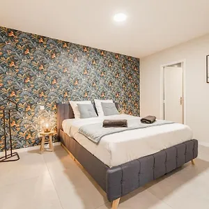 Apartment Porte Versailles 15eme, 1 2 A 4p *