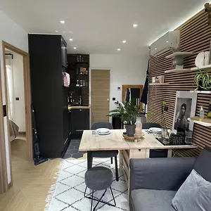 - Rue La Fayette