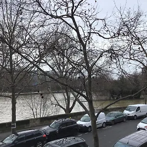 Lovely Flat On The Seine River Paris