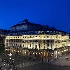 Palais Royal Apartment *