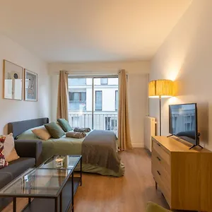 Cosy Parisian Flat Apartment