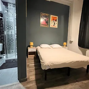 Le Globe Hostel *