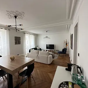 Centrale Moderne Cosy Familial Arc De Triomphe Apartment *