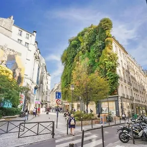 Tiny 12 D Paris's Heart! Apartment