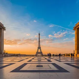 Trocadero: Superbe Parisien Apartment *
