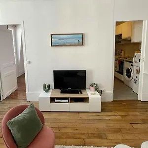 Apartment Proche Arc Triomphe / Champs Elysees *