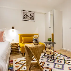 - Sacre Coeur Apartment