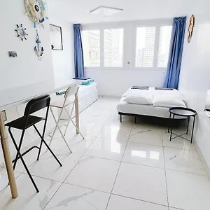 Apartment Near Subway And Supermarket