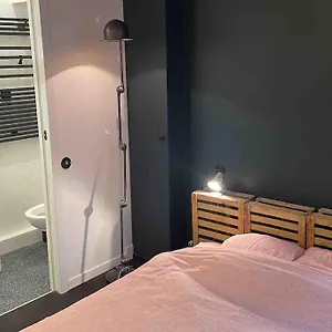 Typical Stylish Parisian Studio - Bastille Area