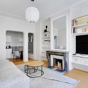 Moderne Champs-elysees - Saint Honore Apartment