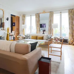 Chic Flat 2 Georges V