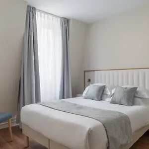 Des Deux Avenues Otel Paris