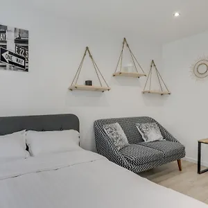 Imhost 9 - Lovely Paris, Montorgueil/marais