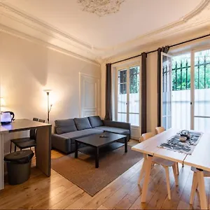 Apartment Geranimus Morland : Hearth Of Paris