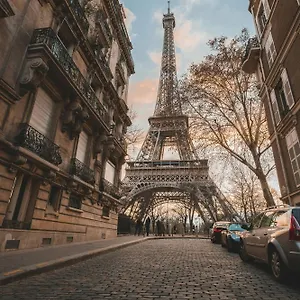 Au Coeur Des Champs Elysees *