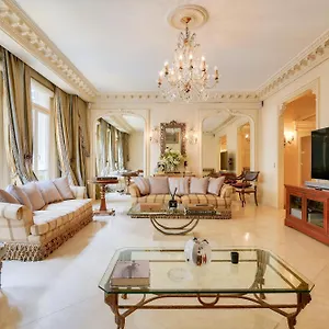 Royal Montaigne * Paris