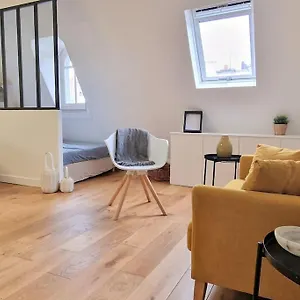 Apartment Studio Place Saint Augustin 08 *