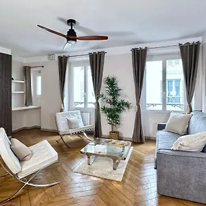 1581 Typical Luxurious Parisian Getaway Apartment
