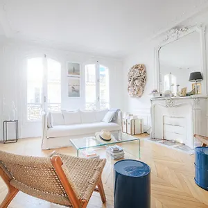 D'une Pres De Montmartre * Paris