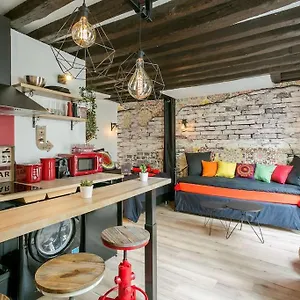 M1 - Magnificent In Le Marais's Heart *