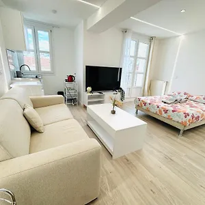 Apartment Republique Rue Des Bluets *