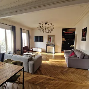 Apartment Parisian Nest 15 Min Adidas Arena & Montmartre *